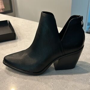 Black size 9.5M bootie